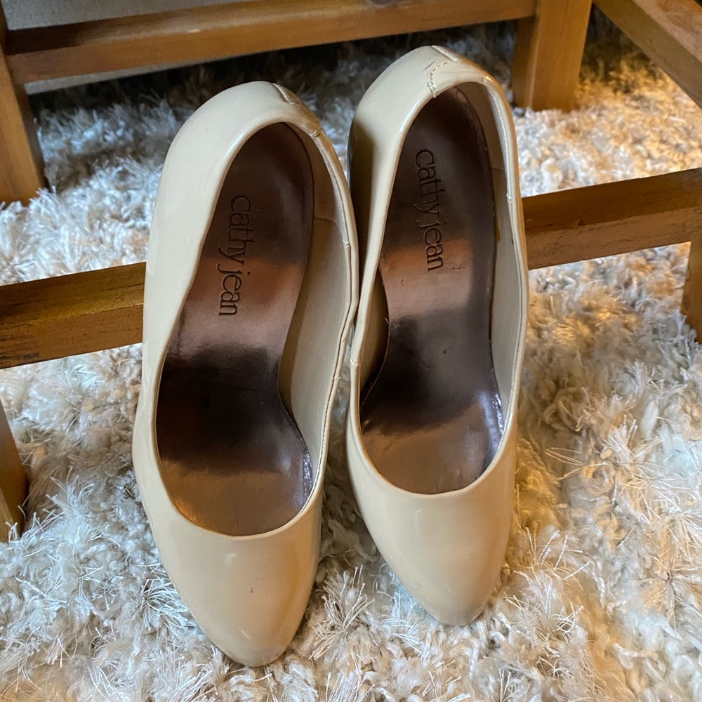 Cathy Jean tan pumps